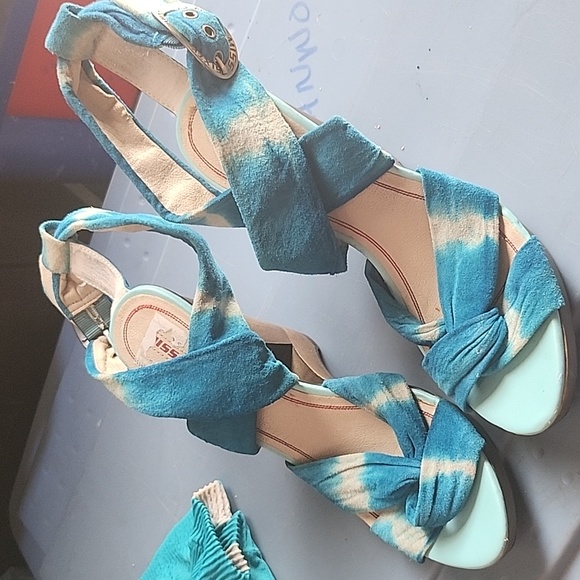 Tye dye heels - Picture 2 of 4